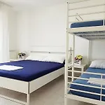 Apartment Marotta, 300 Mt Dal Mare, Parcheggio, 3 Camere, 10 Letti
