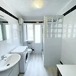 Apartment Marotta, 300 Mt Dal Mare, Parcheggio, 3 Camere, 10 Letti Marotta