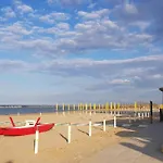 Apartment Marotta, 300 Mt Dal Mare, Parcheggio, 3 Camere, 10 Letti *