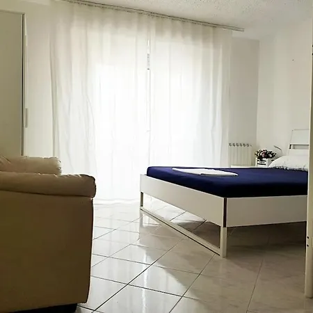 Marotta, 300 Mt Dal Mare, 3 Camere, 10 Letti Apartman *