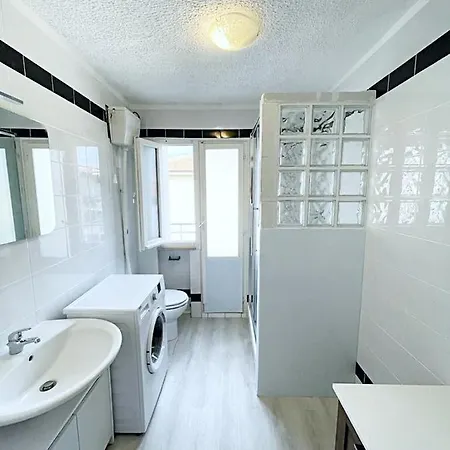 Апартаменты Marotta, 300 Mt Dal Mare, Sea & Apartments, Sea&business, Wi-fi Fibra, Parking, 3 Camere, 10 Letti Маротта