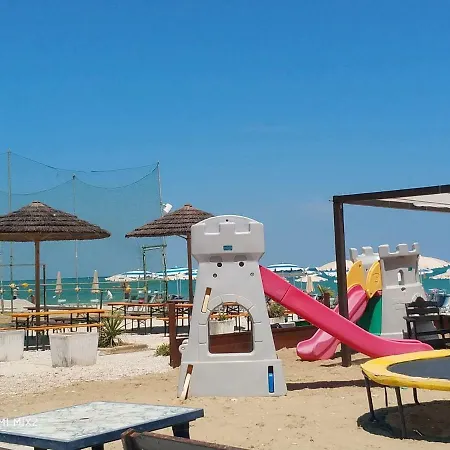 Marotta, 300 Mt Dal Mare, 3 Camere, 10 Letti *