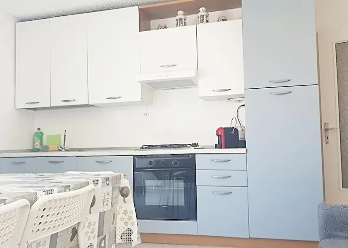 Marotta, 300 Mt Dal Mare, 3 Camere, 10 Letti * Marotta